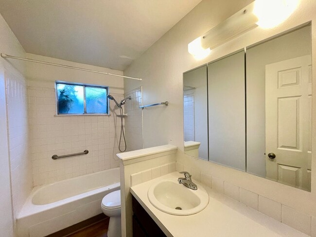 Building Photo - 2901 Sumac St