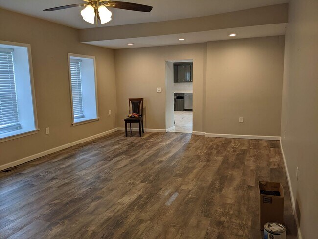 Building Photo - 153 Main St