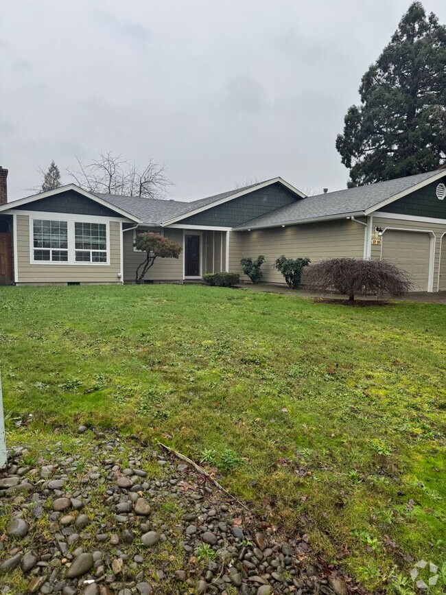 Building Photo - 3 bedroom House in Northeast Salem