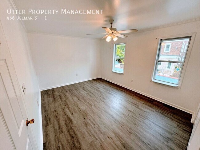 Building Photo - 456 Delmar St