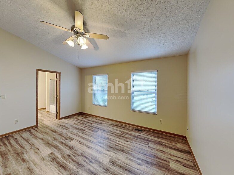 Building Photo - 3047 Hollybank Rd