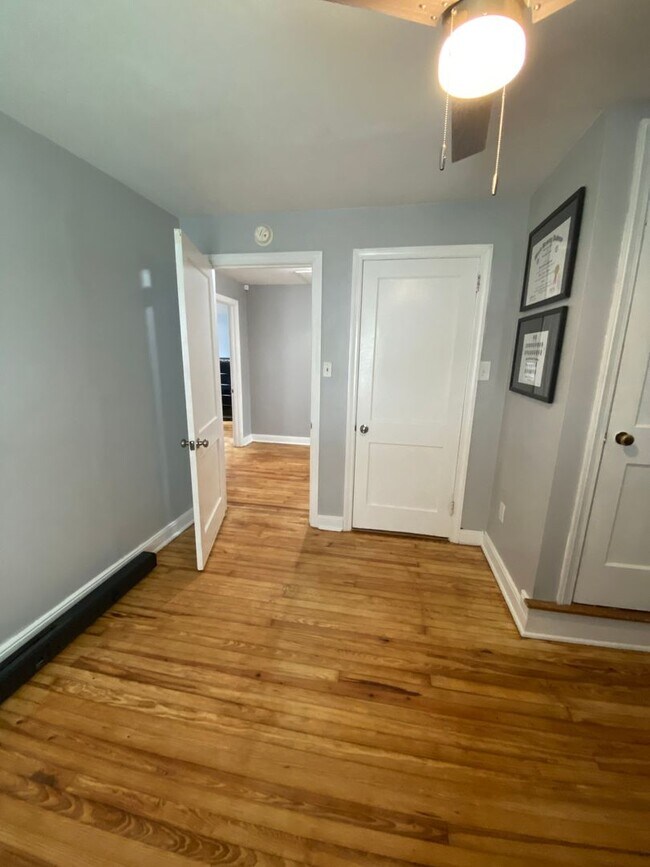 Building Photo - Beautiful 3 Bedroom House with Large Fence...