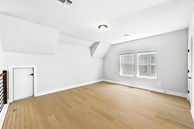 Building Photo - 2702 Sebring Cir