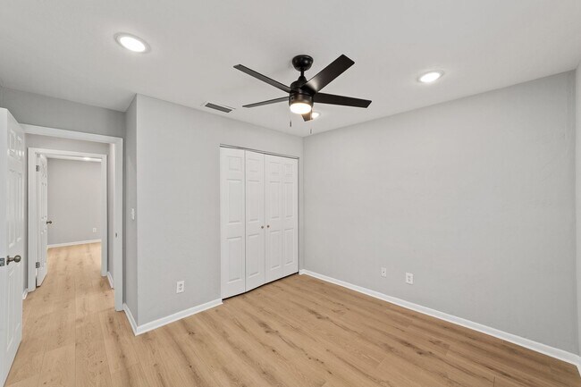 Building Photo - Beautifully Renovated 3 Bed 2 Bath Home in...
