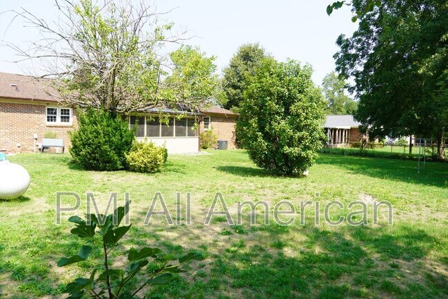 Building Photo - 622 Bedford Rd