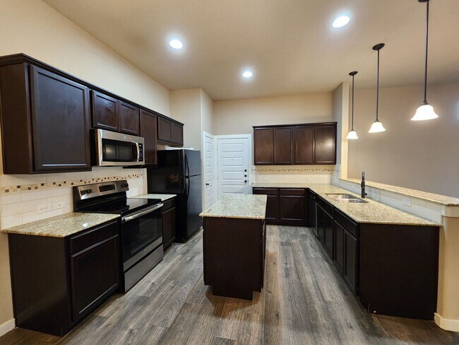 Building Photo - 3/2/2  Located between New Braunfels & Seguin / Fridge Included /  Fenced Backyard / CISD