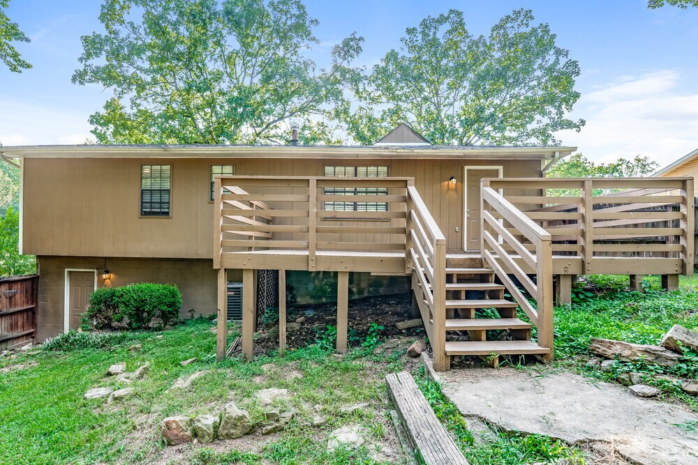 Building Photo - 5823 Willow Crest Dr