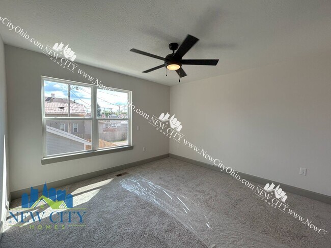 Building Photo - ONE MONTH FREE RENT! Apply by 8/31! Newly ...