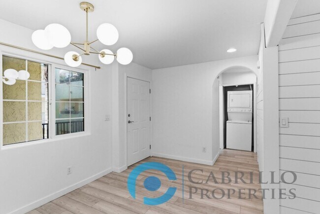 Building Photo - *** FIRST MONTH FREE *** Beautifully Renovated 2BD/2BA Condo with In-Unit Washer and Dryer