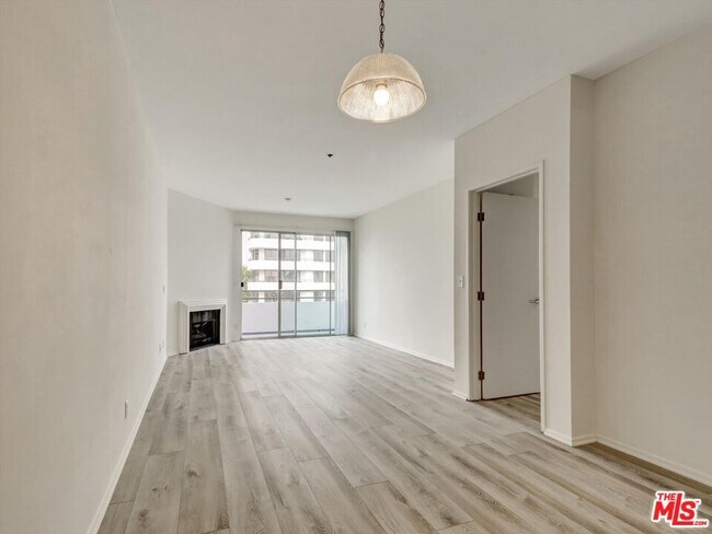 Building Photo - 10600 Wilshire Blvd