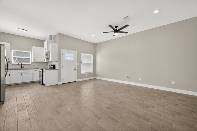 Building Photo - 8005 Sexton St