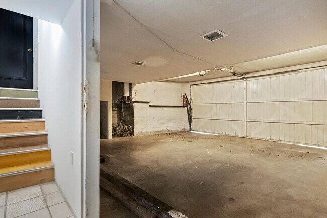 Building Photo - 2731 Anchor Ave