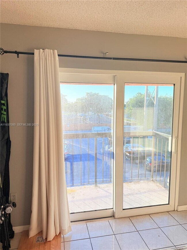 Building Photo - 2162 W 60th St