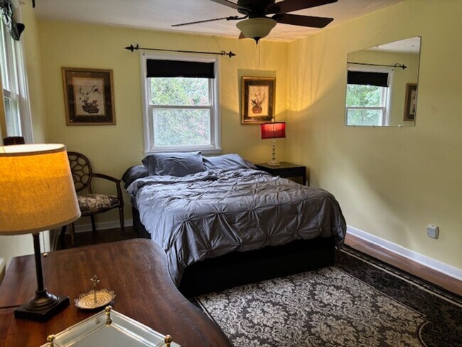 Building Photo - Knoxville 37921 - 3 bedroom, 1 Bath Upstairs Unit,  - Contact Troy Adams (865) 233-6949