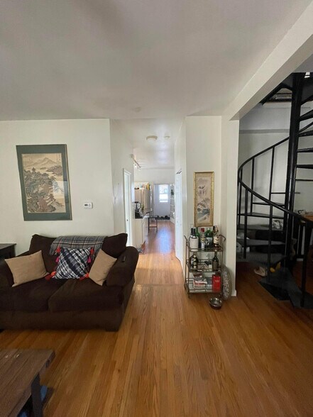 Building Photo - 3306 N Damen Ave