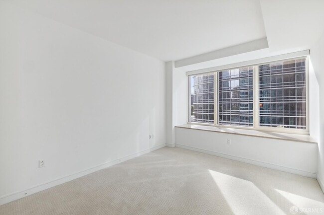 Building Photo - 301 Mission St