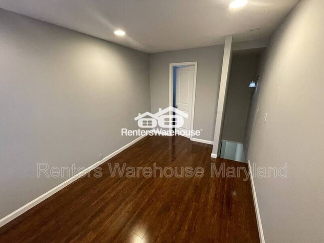 Building Photo - 519 S Port St