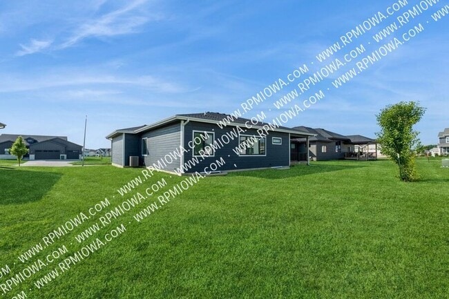 Building Photo - 1408 NW Spruce Dr