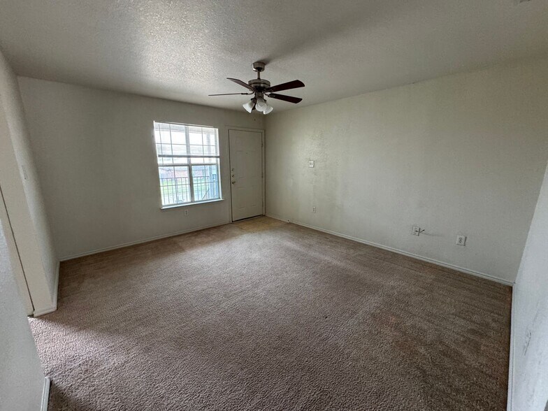 Building Photo - 3301 Toledo Dr