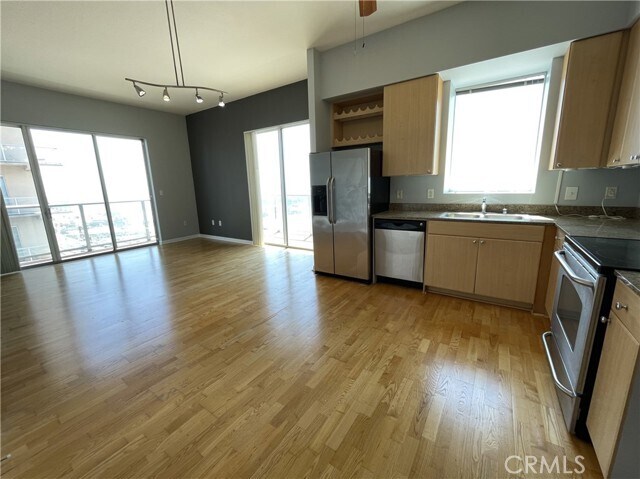 Building Photo - 388 E Ocean Blvd