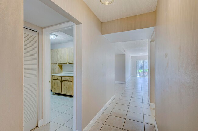 Building Photo - 601 Sabal Ridge Cir