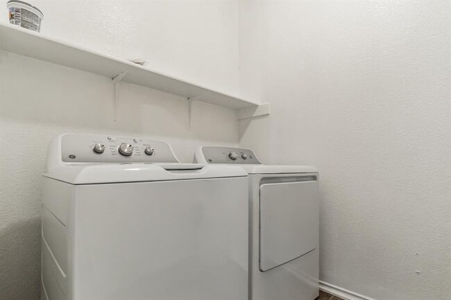 Building Photo - 1029 Brighton Pl