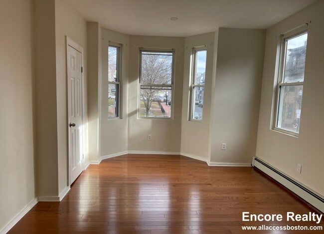 Building Photo - 75 Putnam St