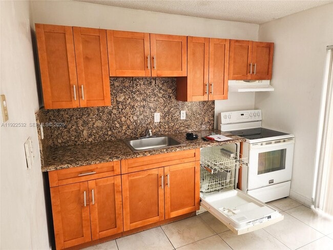 Building Photo - 562 NW 82nd Pl