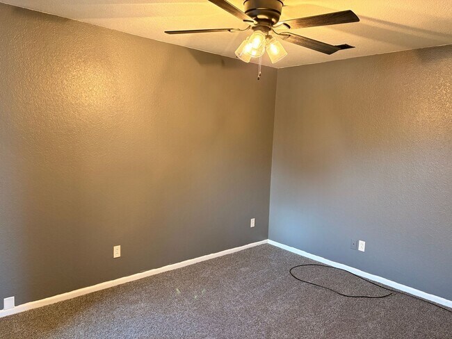 Building Photo - Lovely 3-Bedroom Ranch Style Home!