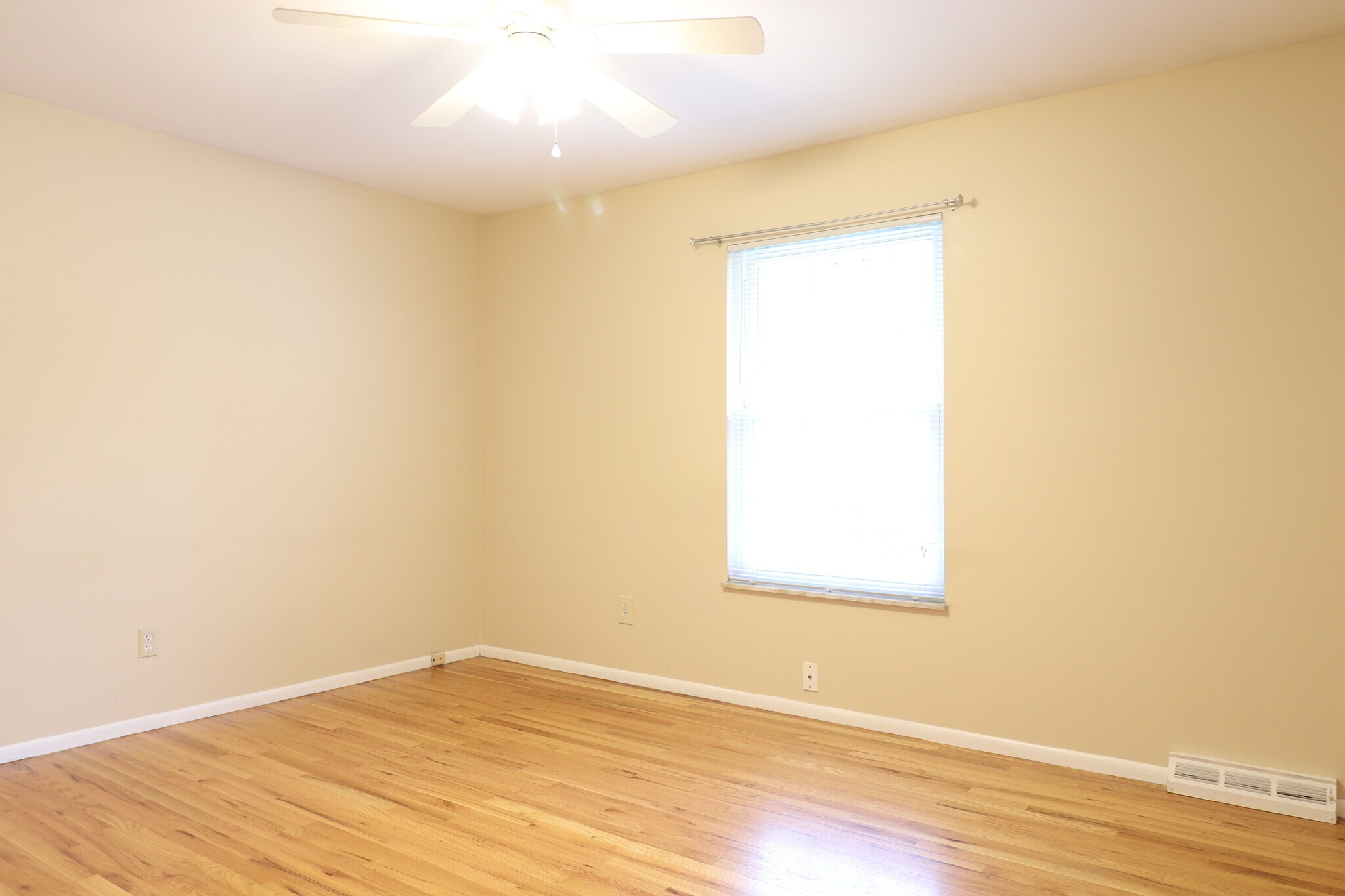 Building Photo - 235 Towercliffe Dr