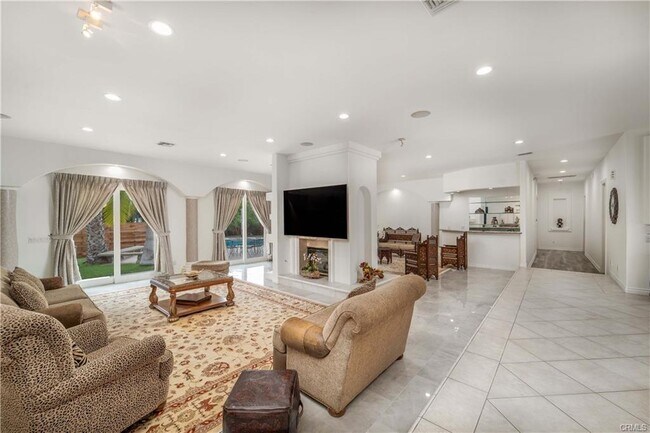 Building Photo - 5206 Topeka Dr