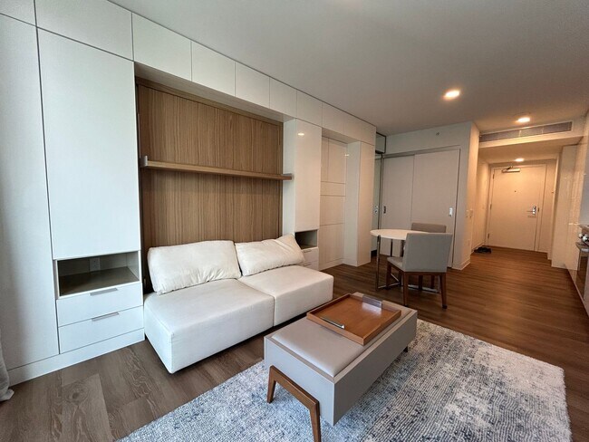 Building Photo - 2505