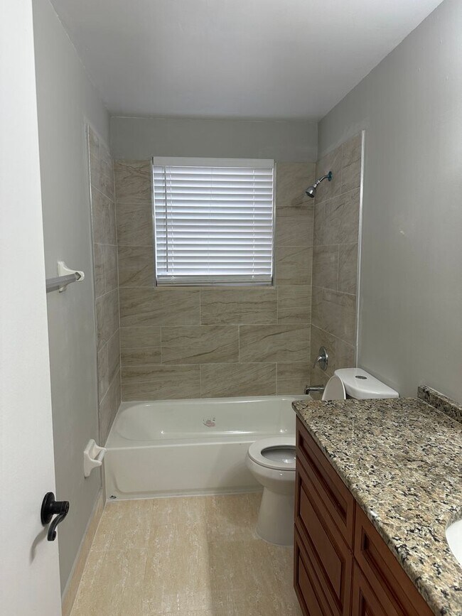 Building Photo - Single Family house in Silver Lakes - Pemb...