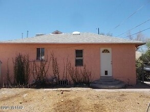 Building Photo - 804 N Perry Ave