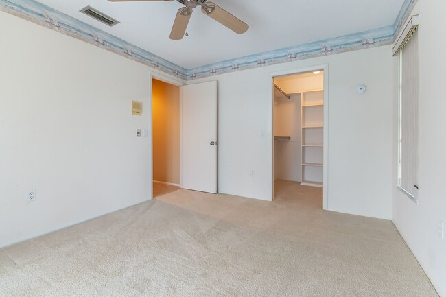 Building Photo - Spacious 3-Bed, 2-Bath Pool Home in Planta...
