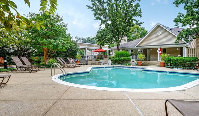 Swimming pool and sun deck - Springwoods at Lake Ridge