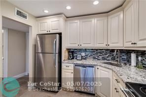 Building Photo - 9000 Jacaranda Ln