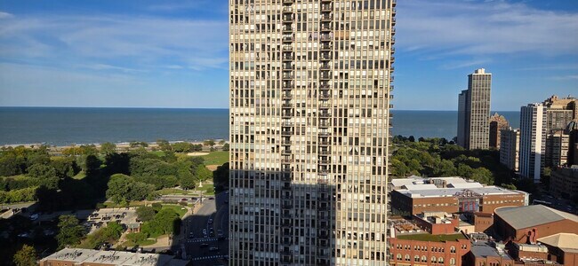 Building Photo - 1636 N Wells St