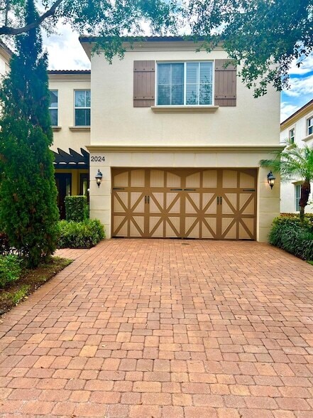 Building Photo - 2024 Foxtail View Ct