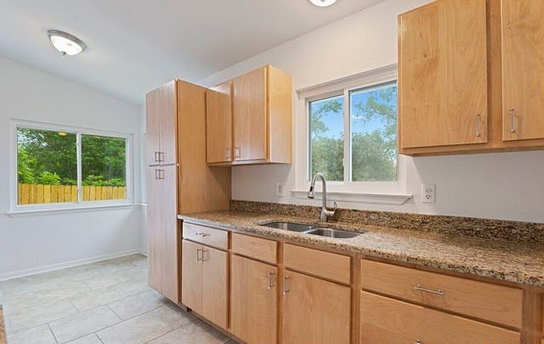 Building Photo - 8412 Clear Mdws