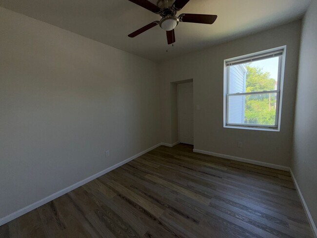 Building Photo - 5909 Cates Ave