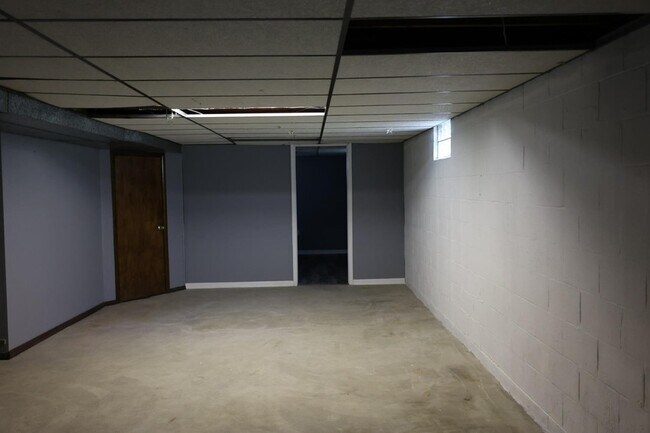 Building Photo - 431 Vine St