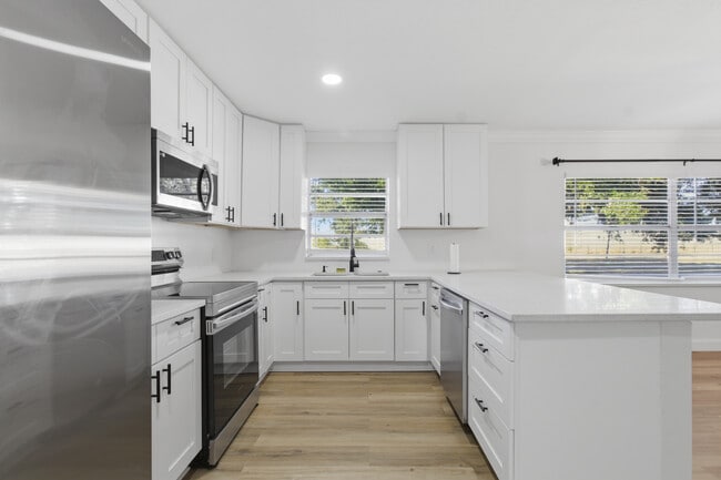 Building Photo - 4420 W Carmen St