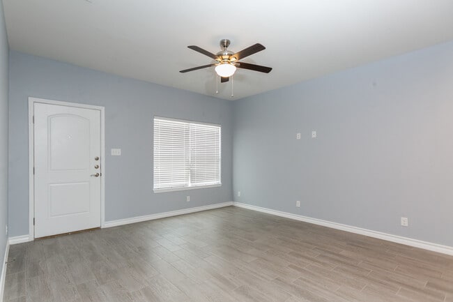 Building Photo - Regency on 18th