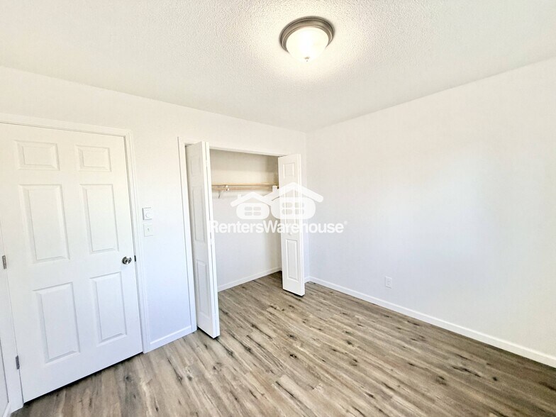 Building Photo - 211 S Green St