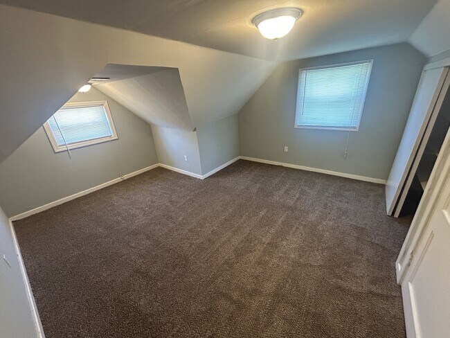 Building Photo - 316 Van Sant Dr