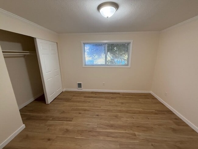 Building Photo - Alfi 3325 4-plex - Everett
