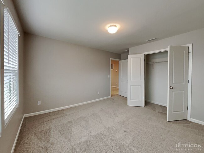 Building Photo - 635 Spencer Ln