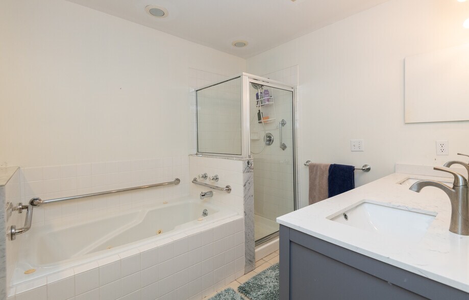 Building Photo - 178 Bishops Forest Dr