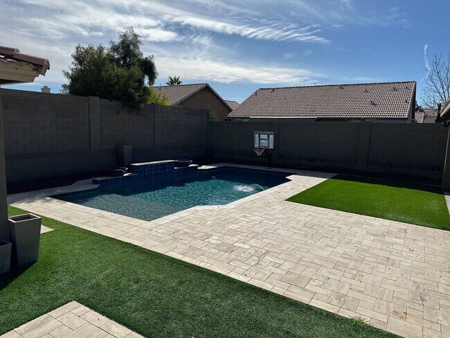 Building Photo - STUNNING 3 bed/2 bath remodel in Chandler ...